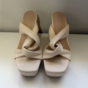 Trendy Boutique Cream Women's Mules